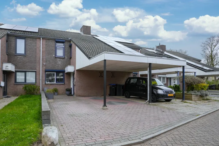 Tussenwoning te koop: Zeswegenlaan 138, Zeswegen Heerlen