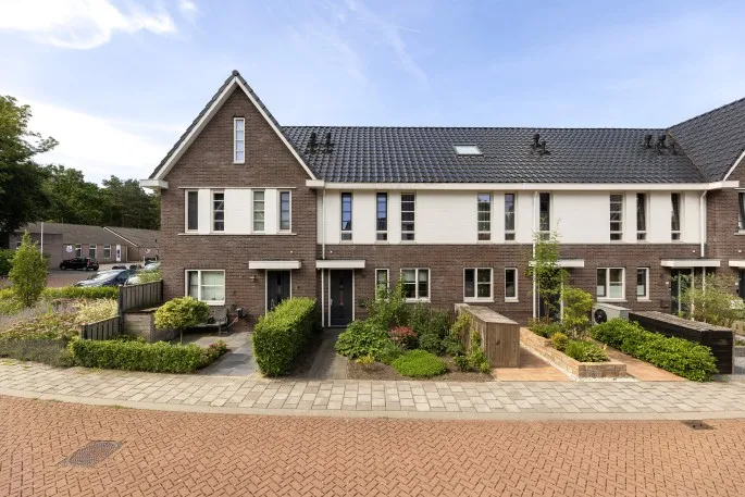 Terraced house for sale: Zeuven Heuvels 33, Verspreide huizen Wezepse Heide Wezep