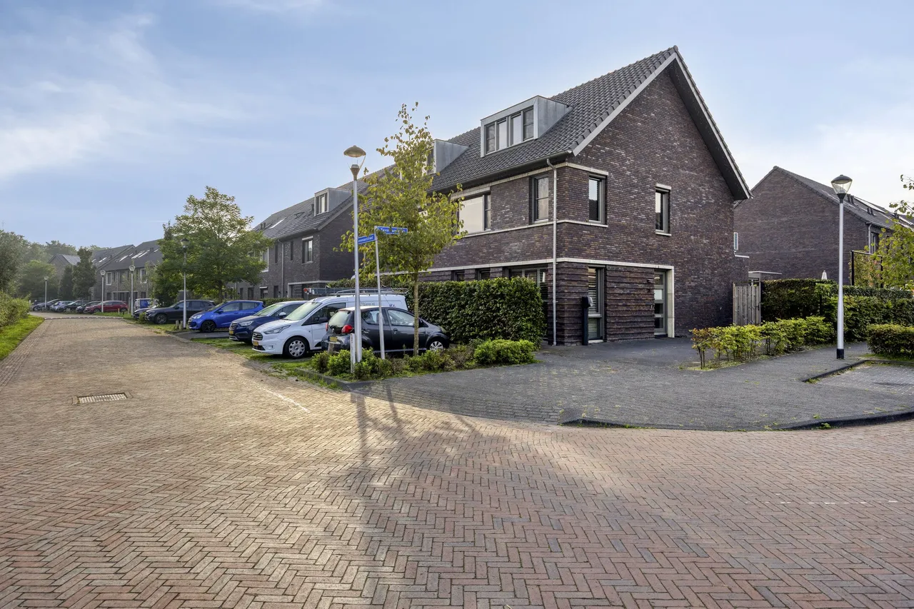 Twee-onder-één-kap te koop: Zevenaarstraat 26, Tilburg