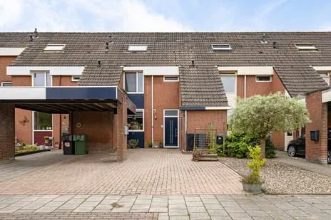 Tussenwoning te koop: Zicht 21, Oogstbuurt Delfzijl
