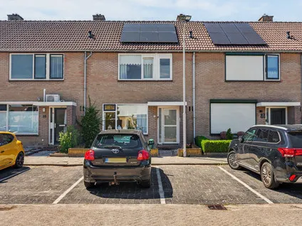 Tussenwoning te koop: Zijlstraweg 37, Numansdorp Woonkern Numansdorp