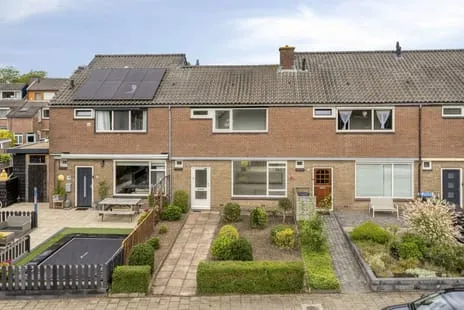 Tussenwoning te koop: Zilverakkerweg 62, Dieren-West boven spoorlijn Dieren