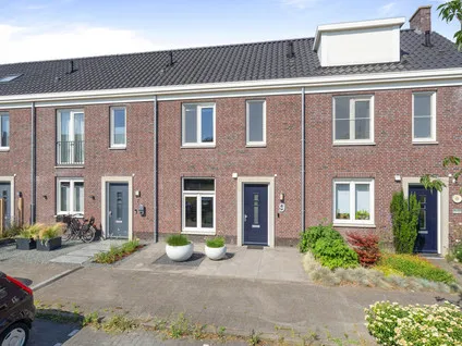 Terraced house for sale: Zilverdragerstraat 9, Schoenmakershoek Etten-Leur