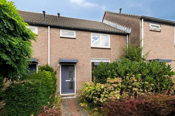 Tussenwoning te koop: Zilvermeeuw 64, Het Hooghuis Etten-Leur