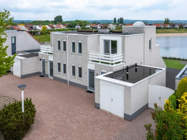 Hoekwoning te koop: Zilvermeeuw 8, Lathum