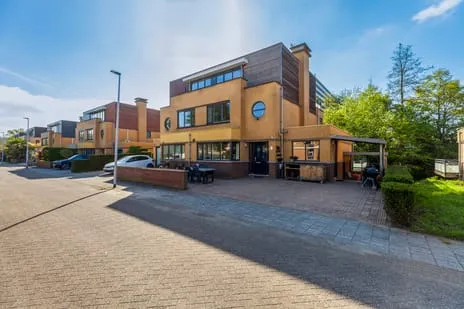 Twee-onder-één-kap te koop: Zilvermeeuwlaan 10, Vogelbuurt Noord Vlaardingen