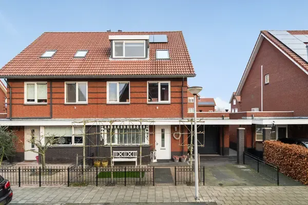 Twee-onder-één-kap te koop: Zilvermijn 29, Driehoek Rhoon