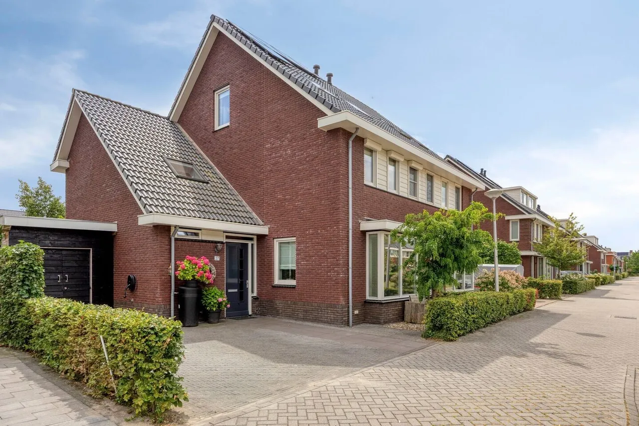 Twee-onder-één-kap te koop: Zilverschoon 27, Bodegraven