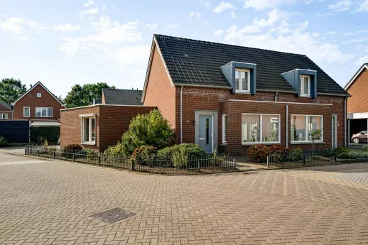 Twee-onder-één-kap te koop: Zilverschoon 40, Sevenum