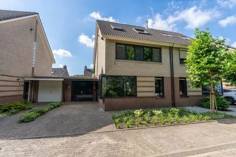 Tussenwoning te koop: Zilverschoon 45, Landweert 3 Venray
