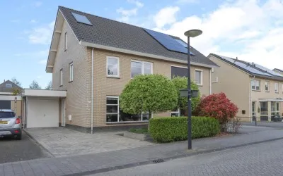 Tussenwoning te koop: Zilversmedengilde 5, De Gilden Dronten