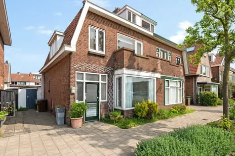 Twee-onder-één-kap te koop: Zoeterwoudseweg 84, Cronestein Leiden