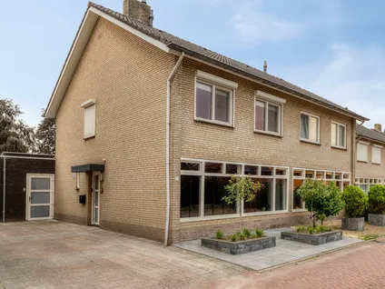 Twee-onder-één-kap te koop: Zomerbloemstraat 12, Someren-Eind centrum Someren