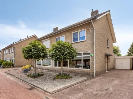 Twee-onder-één-kap te koop: Zomerbloemstraat 6, Someren-Eind centrum Someren