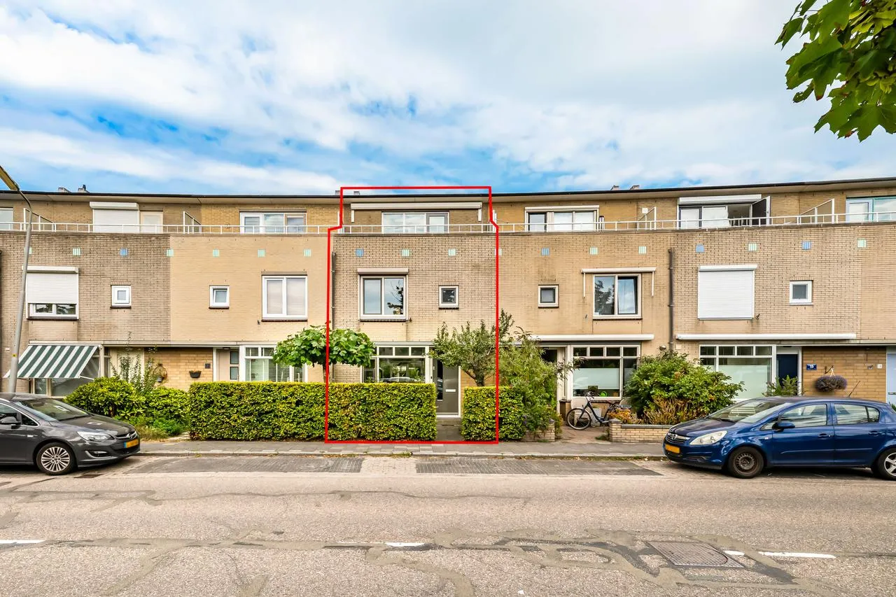 Tussenwoning te koop: Zon Bastion 13, Velserbroek