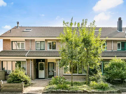 Tussenwoning te koop: Zonnebloemlaan 15, 's-Gravendeel Woonkern 'S-Gravendeel