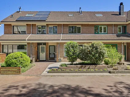 Tussenwoning te koop: Zonnebloemlaan 15, 's-Gravendeel Woonkern 'S-Gravendeel