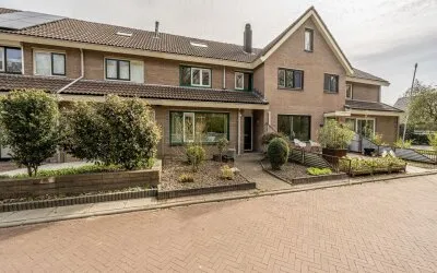 Tussenwoning te koop: Zonnebloemlaan 17, 's-Gravendeel Woonkern 'S-Gravendeel