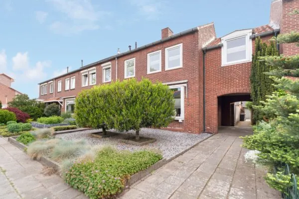 Tussenwoning te koop: Zonnebloemstraat 38, Bloemen-Schilderswijk Nijverdal