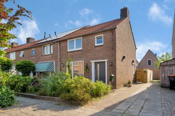 Hoekwoning te koop: Zonnebloemstraat 58, Bloemen-Schilderswijk Nijverdal