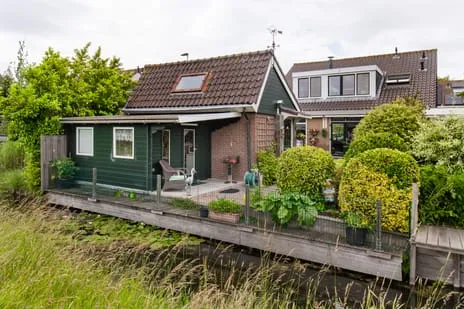 Corner house for sale: Zonnegaarde 73, Zuidbuurt Zoeterwoude