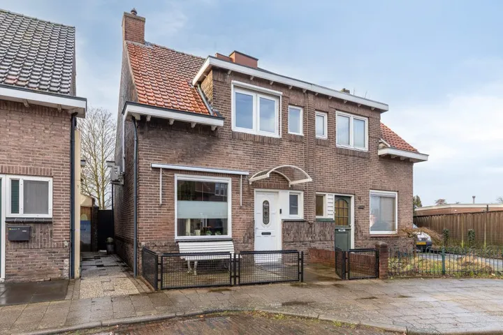 Twee-onder-één-kap te koop: Zonstraat 24, Tuindorp-Zuid Hengelo