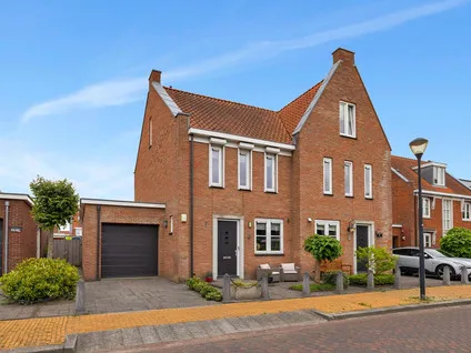 Twee-onder-één-kap te koop: Zoom 8, Nieuwland Brielle