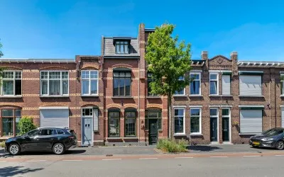 Tussenwoning te koop: Zuid-Oostsingel 15, Vestinggronden-Zuid Bergen Op Zoom