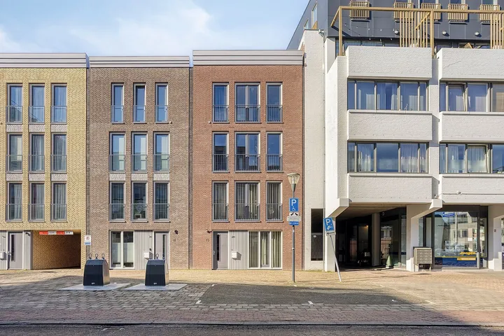Hoekwoning te koop: Zuid Koninginnewal 13, Stationsgebied Helmond