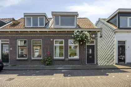 Twee-onder-één-kap te koop: Zuiddijk 346, Bomenbuurt Zaandam