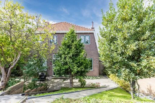 Twee-onder-één-kap te koop: Zuiddijk 366, Zaandam