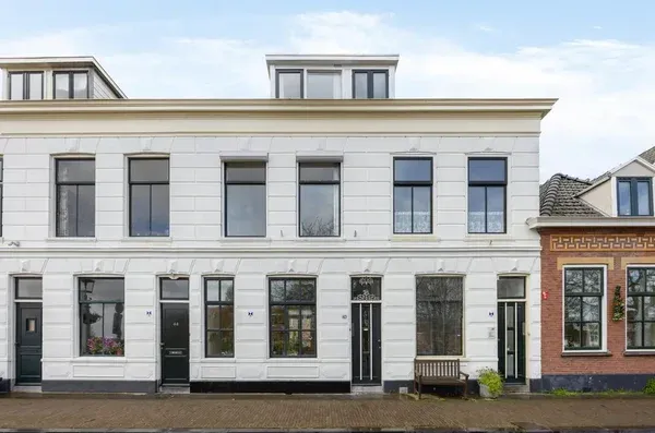 Tussenwoning te koop: Zuiddijk 42, Binnenstad Maassluis