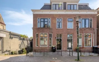 Twee-onder-één-kap te koop: Zuiddijk 70, Prins Hendrikbuurt Zaandam