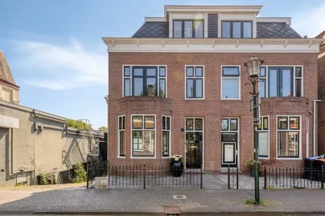 Twee-onder-één-kap te koop: Zuiddijk 70, Prins Hendrikbuurt Zaandam