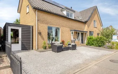 Twee-onder-één-kap te koop: Zuideinde 44, Roelofarendsveen Roelofarendsveen