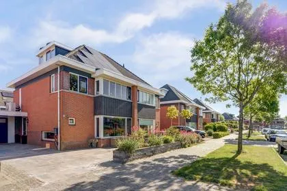 Tussenwoning te koop: Zuider Kadijk 46, Kadijken Enkhuizen
