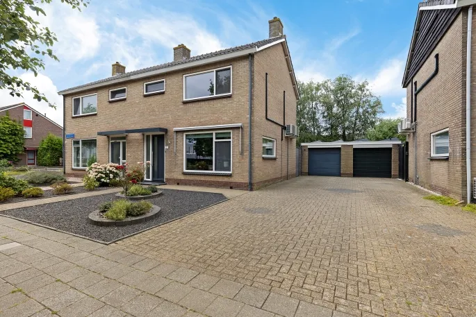 Twee-onder-één-kap te koop: Zuiderdwarsvaart 98, De Bouwen oost Drachten