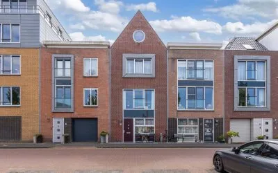 Terraced house for sale: Zuiderhaven 128, Binnenstad Harlingen