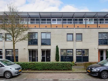 Tussenwoning te koop: Zuiderkeerkring 302, Alphen Aan Den Rijn