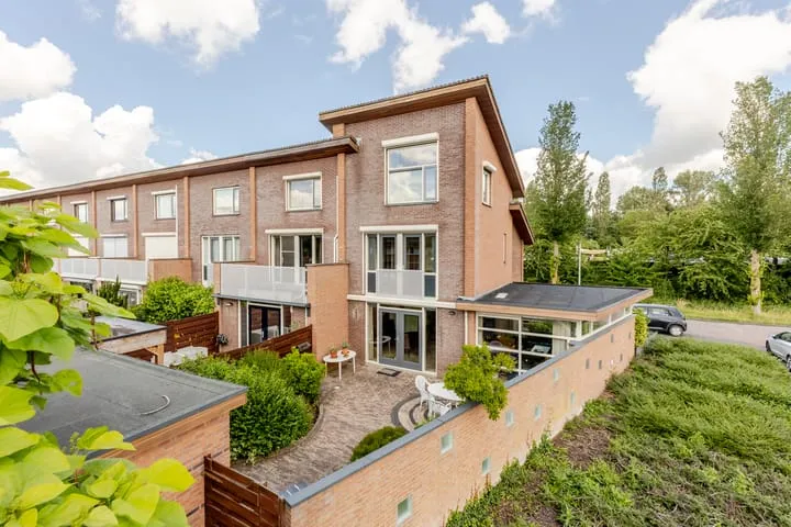 Corner house for sale: Zuiderparklaan 42, Eilandenbuurt Bergschenhoek
