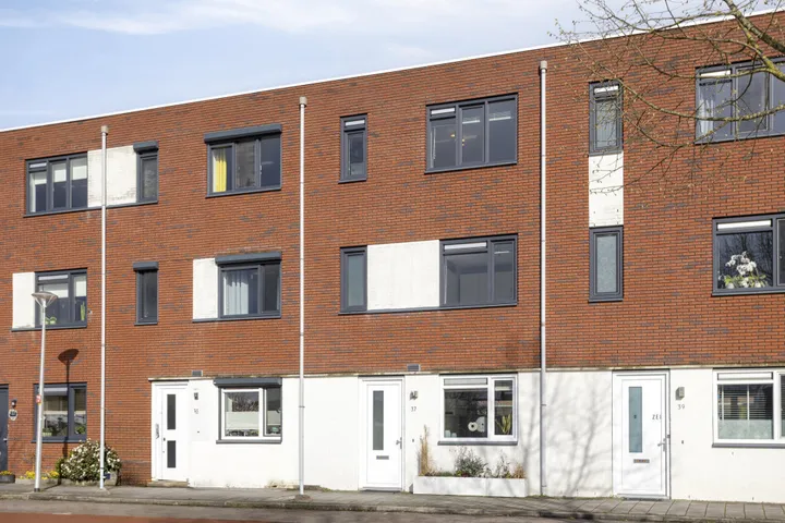 Tussenwoning te koop: Zuiderspoorstraat 37, Getfert Enschede