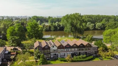 Tussenwoning te koop: Zuidervaart 10, Poelenburg Zuid Zaandam