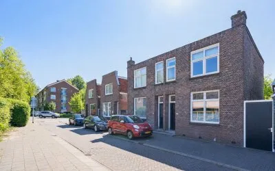 Twee-onder-één-kap te koop: Zuidervaldeurstraat 25B, Rosmolenbuurt West Zaandam