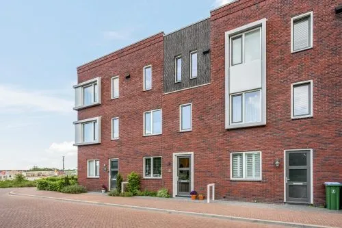 Tussenwoning te koop: Zuiderveen 62, De Venen en Zanden Ede