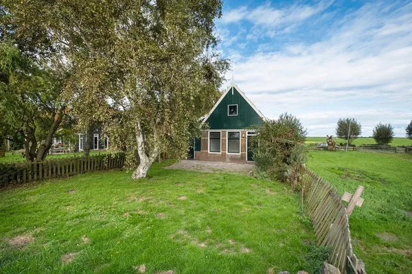 Huurwoning: Zuiderwouder Dorpsstraat in Zuiderwoude - €2.300 per maand