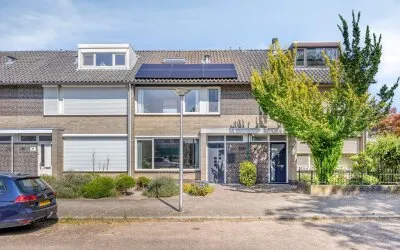 Terraced house for sale: Zuiderzeelaan 24, Woenselse Heide Eindhoven