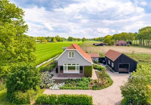 Vrijstaande woning te koop: Zuiderzeestraatweg 445, Verspreide huizen Wezep Wezep