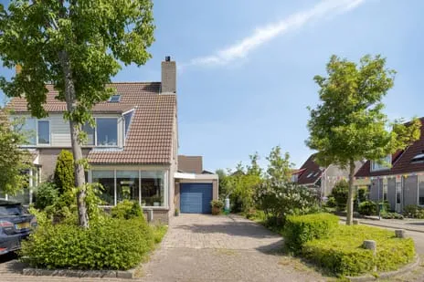 Twee-onder-één-kap te koop: Zuidgouw 100, Zuidgouw en omgeving Ursem (Gem. Koggenland)