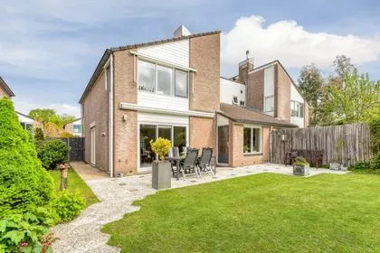 Twee-onder-één-kap te koop: Zuidmark 35, Ambachtsmark, Vrijmark en Zuidmark Almere