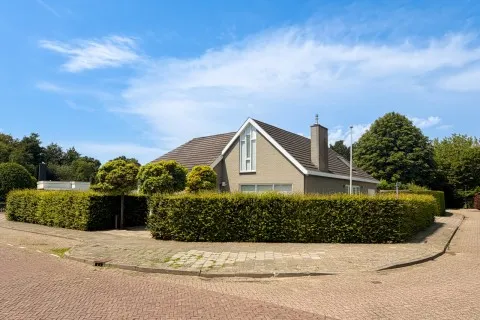 Detached house for sale: Zuidsingel 1A, Kern Axel Axel